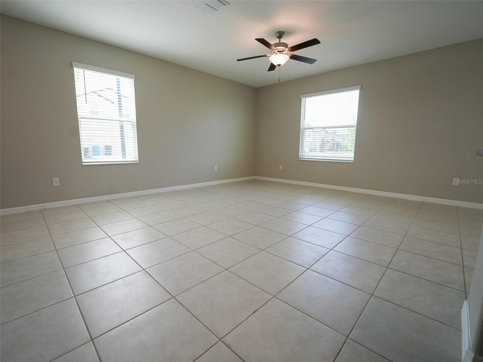 Image 6 of 29 For 402 Royal Empress Drive