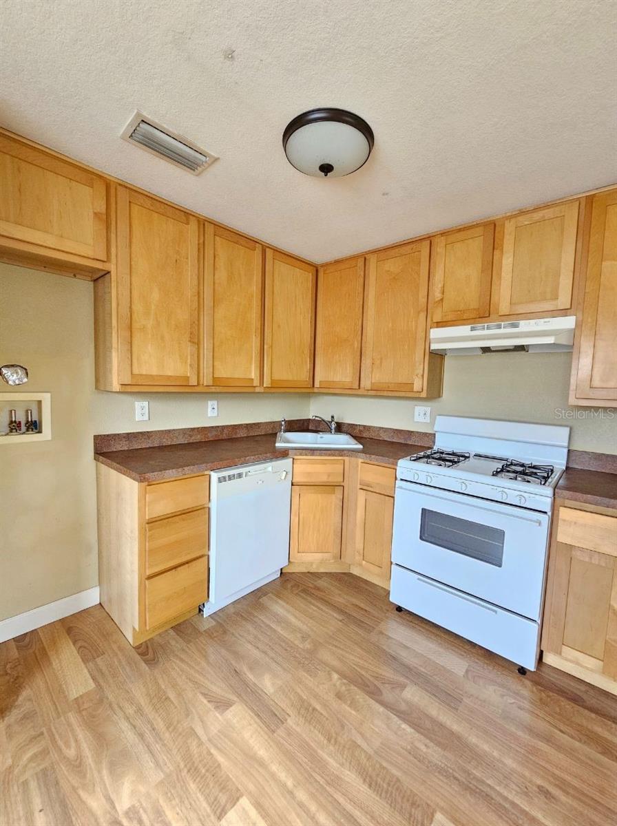 Image 4 of 15 For 117 Evergreen Street