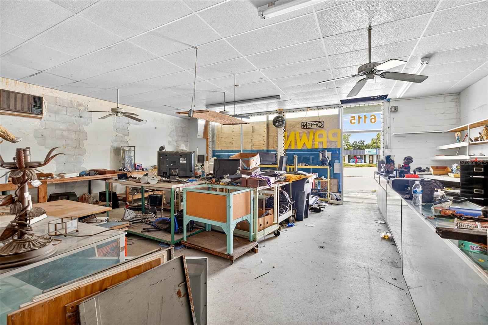 Listing photo id 8 for 6115 Seminole Boulevard