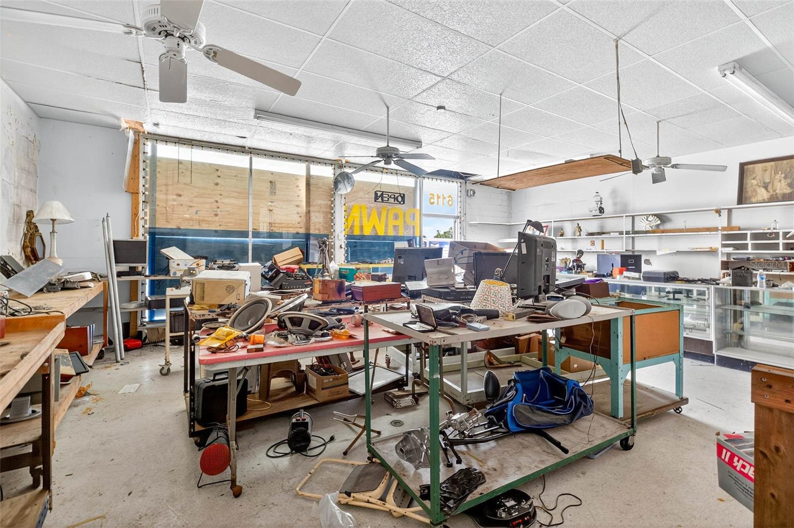 Listing photo id 11 for 6115 Seminole Boulevard