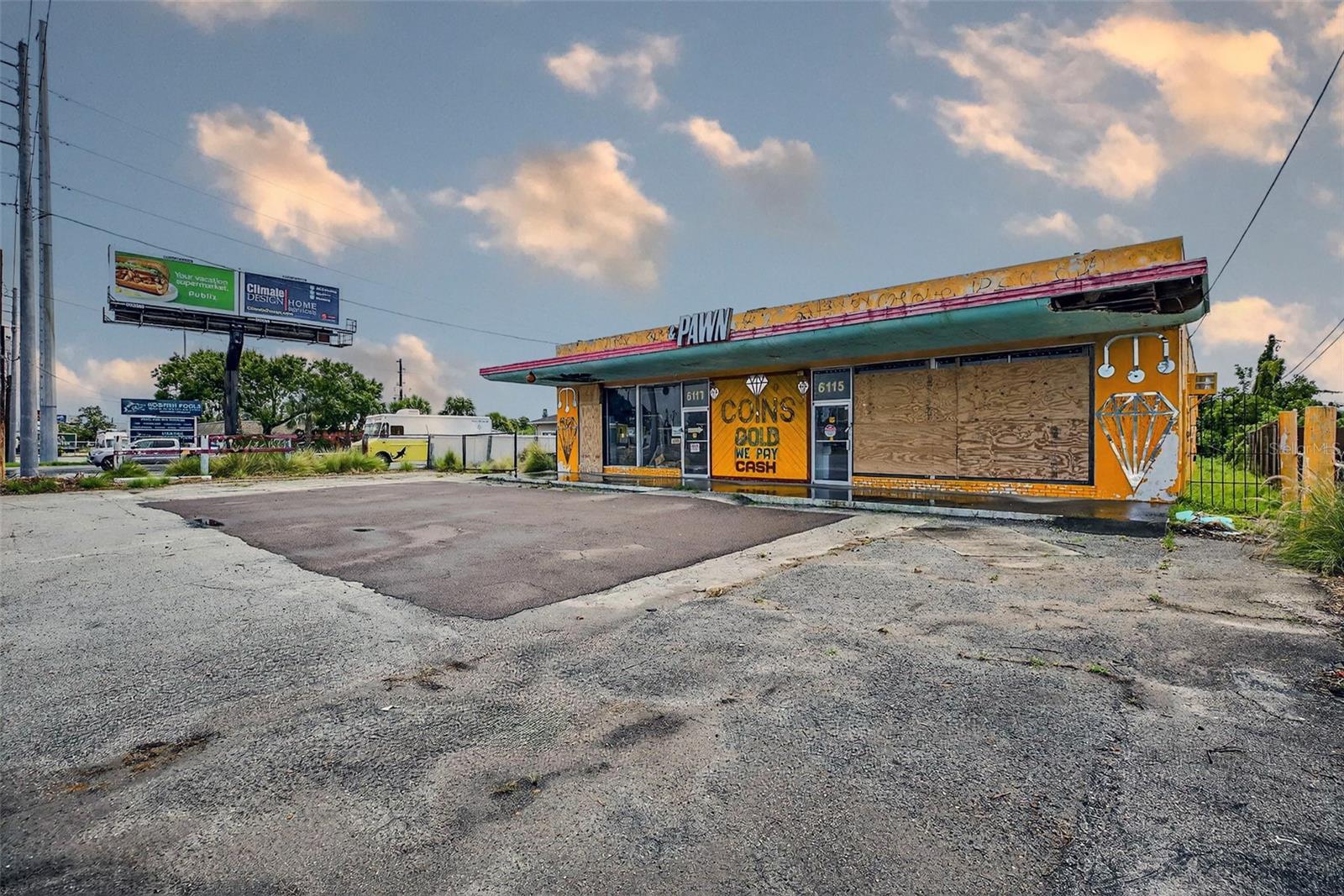 Listing photo id 1 for 6115 Seminole Boulevard