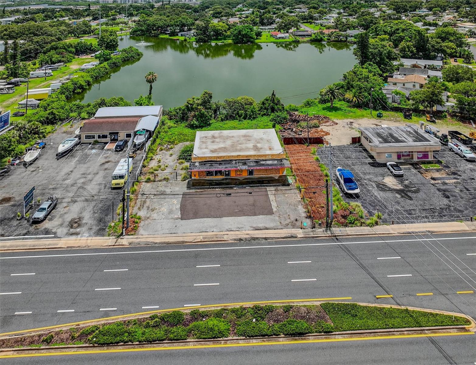 Listing photo id 30 for 6115 Seminole Boulevard