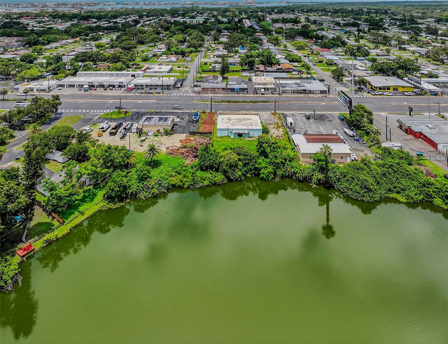 Listing photo id 32 for 6115 Seminole Boulevard