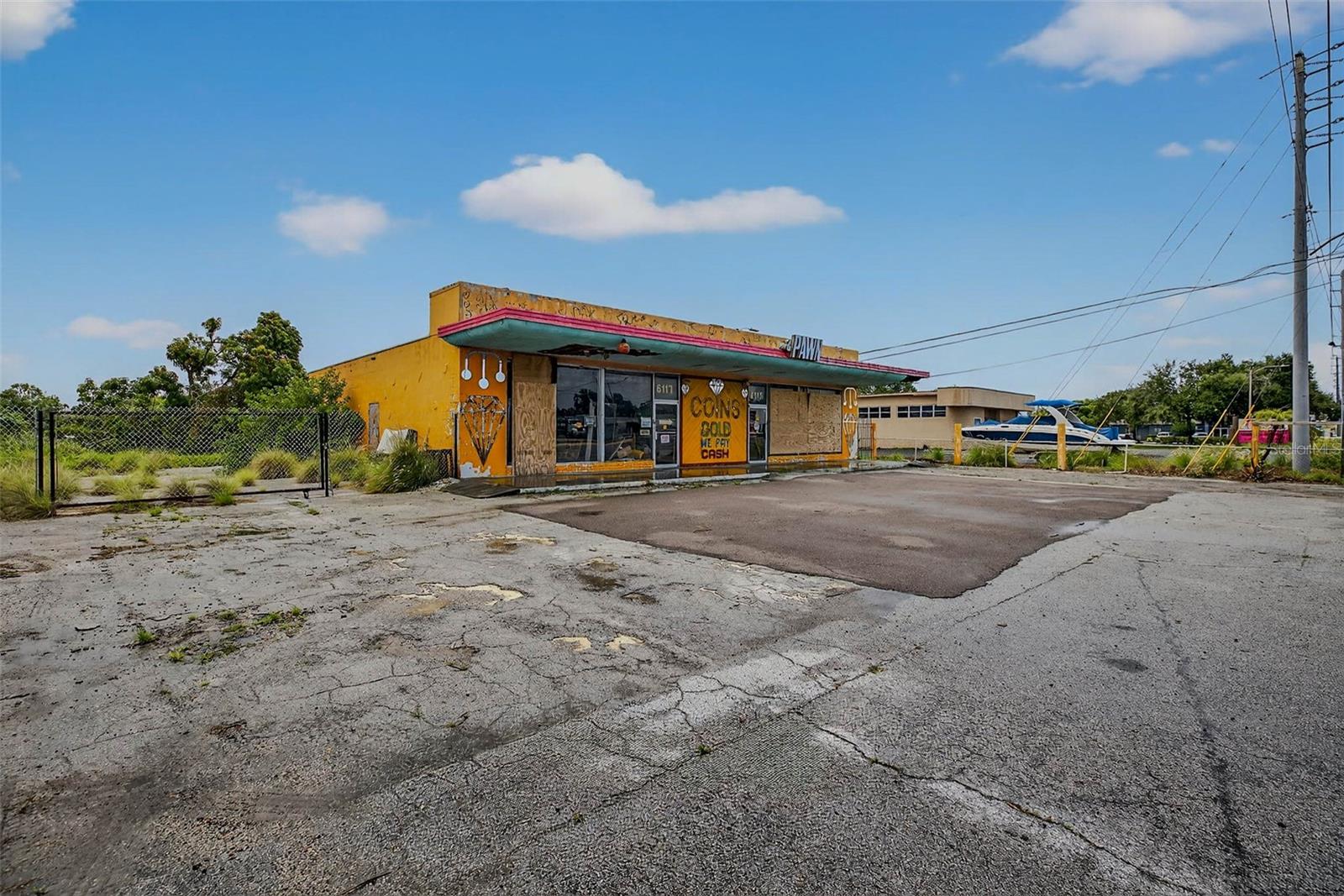Listing photo id 2 for 6115 Seminole Boulevard
