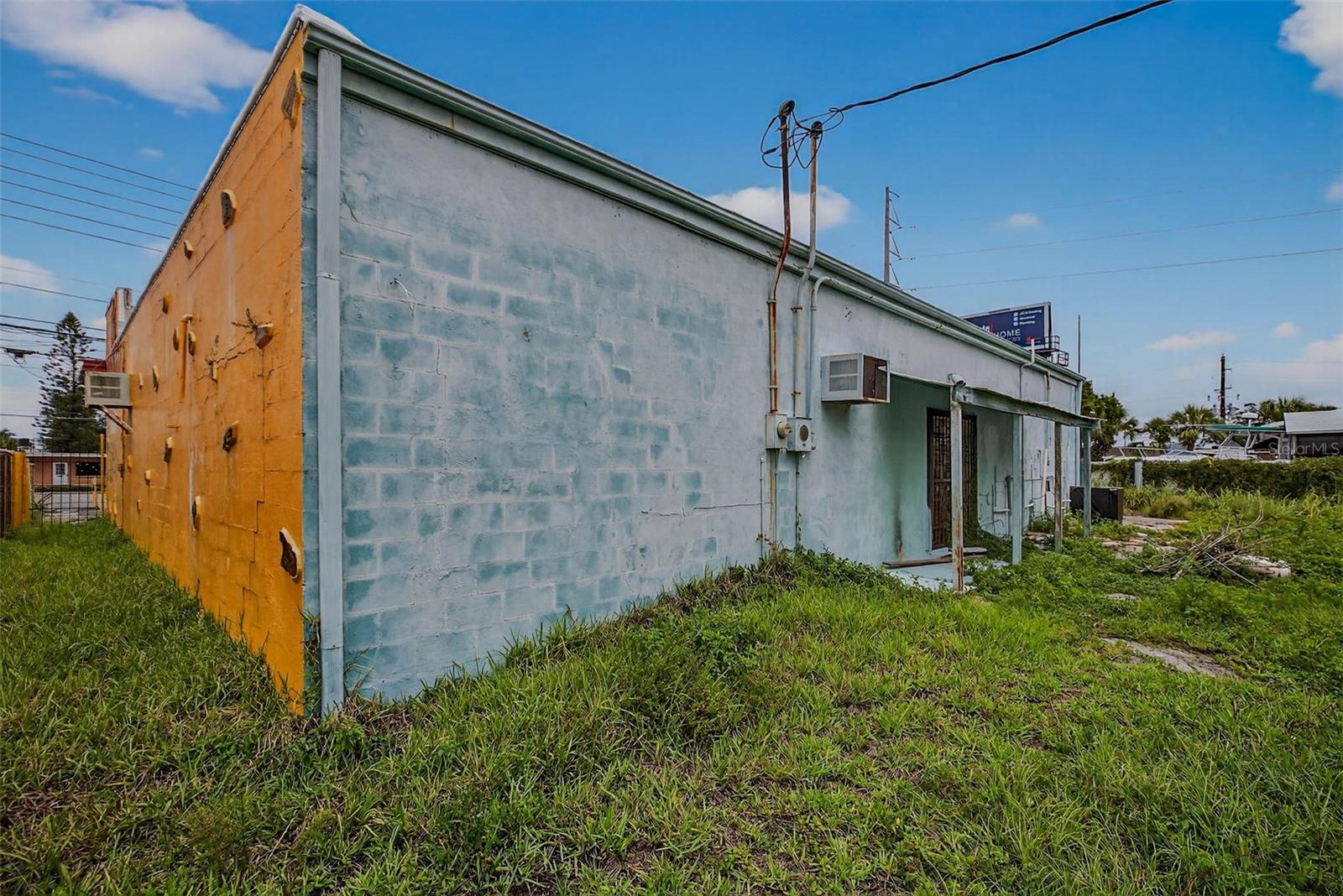 Listing photo id 5 for 6115 Seminole Boulevard