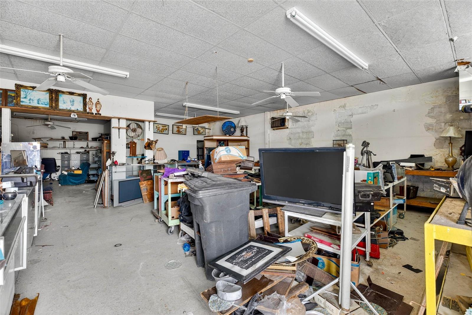 Listing photo id 7 for 6115 Seminole Boulevard