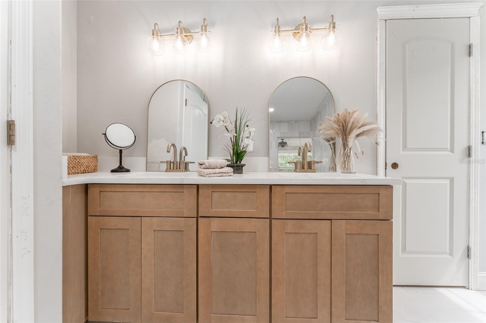 Image 28 of 47 For 16014 Palmettorun Cir