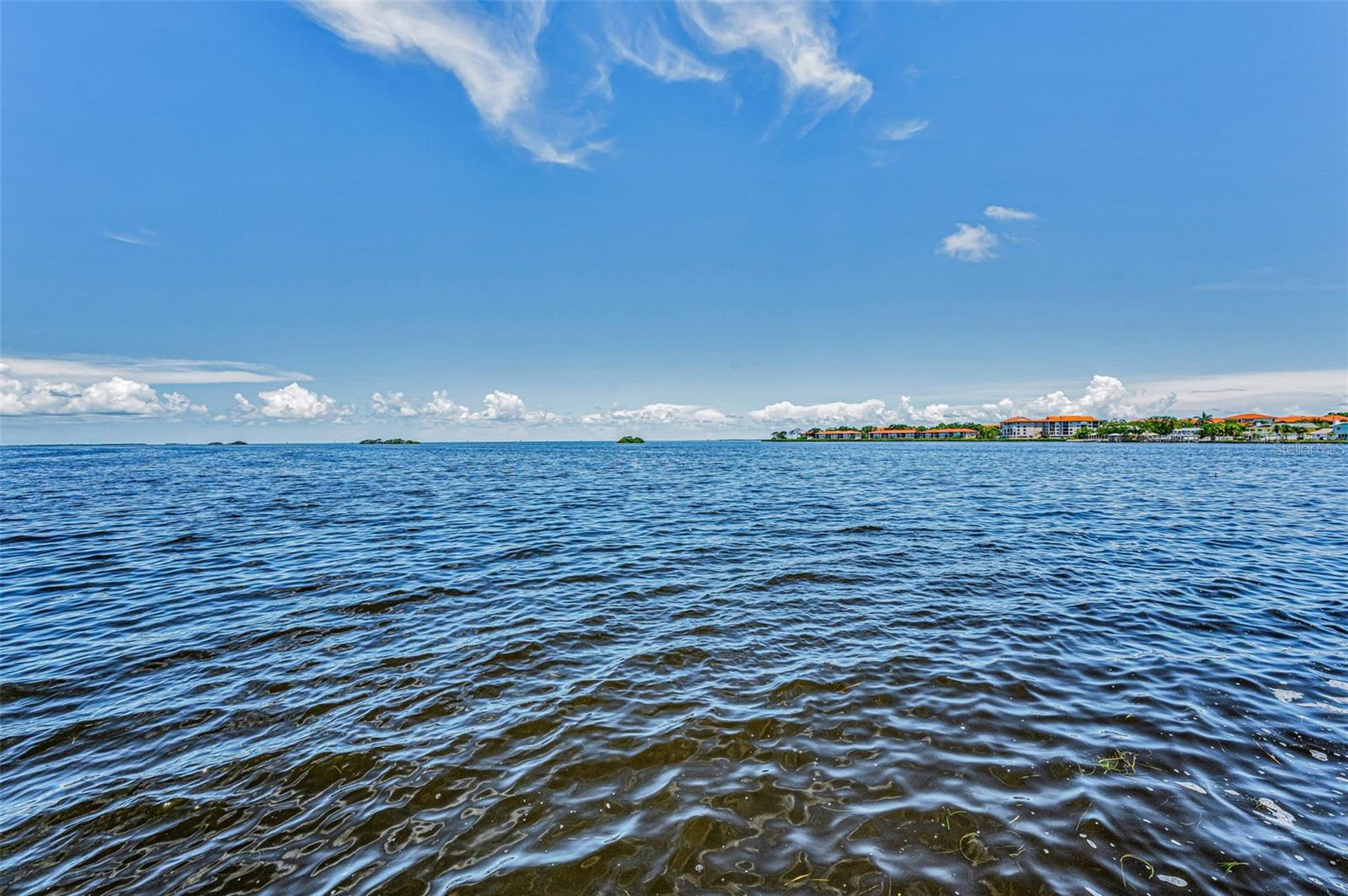 Listing photo id 13 for 512 Driftwood Circle