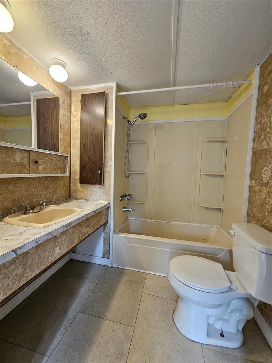 Image 10 of 13 For 503 Longfellow Boulevard 7