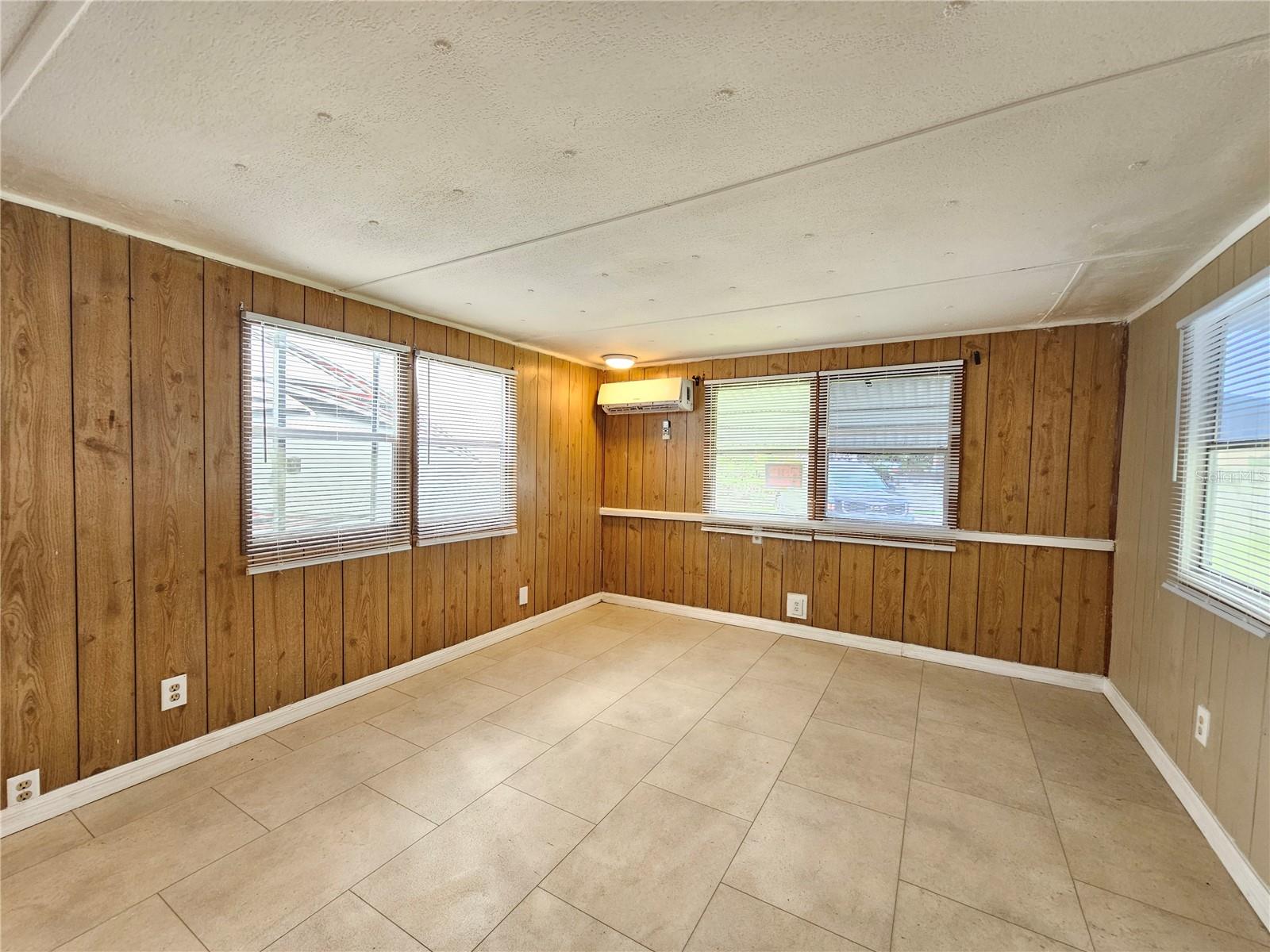 Image 4 of 13 For 503 Longfellow Boulevard 7