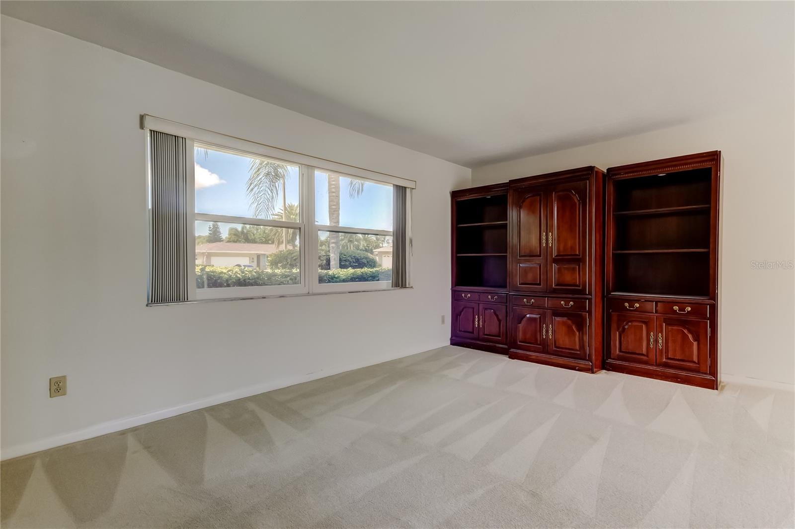 Listing photo id 8 for 2972 Compton Court