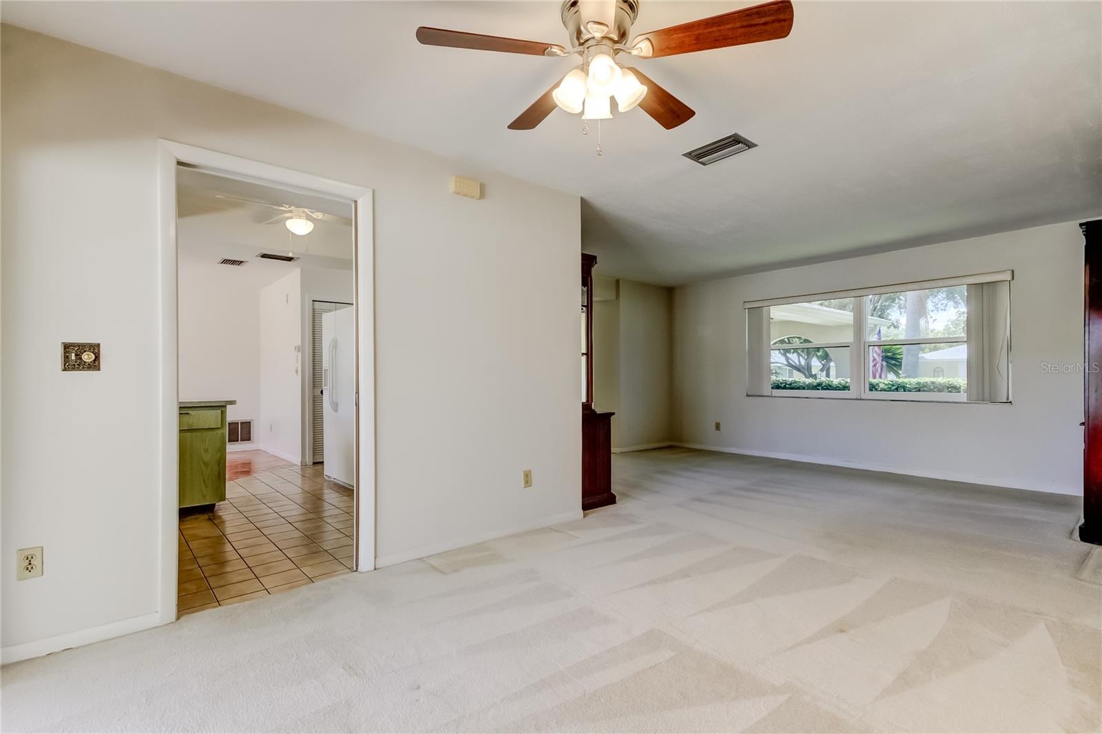 Listing photo id 10 for 2972 Compton Court