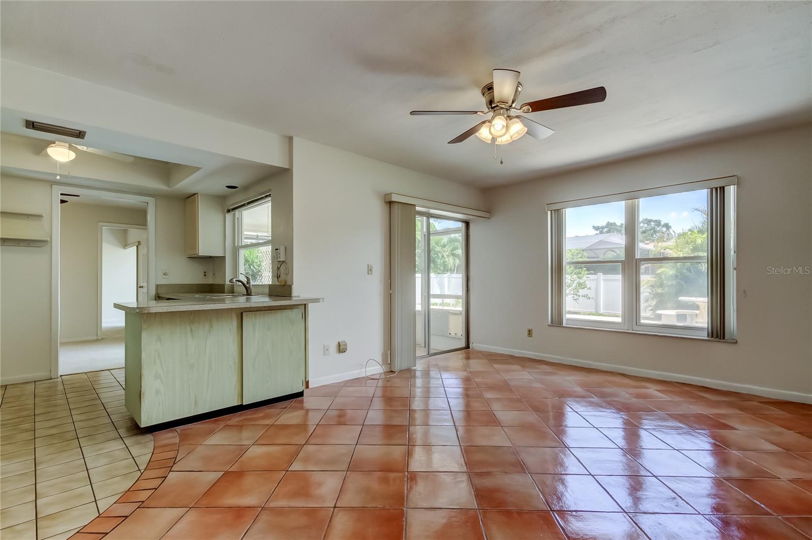 Listing photo id 11 for 2972 Compton Court