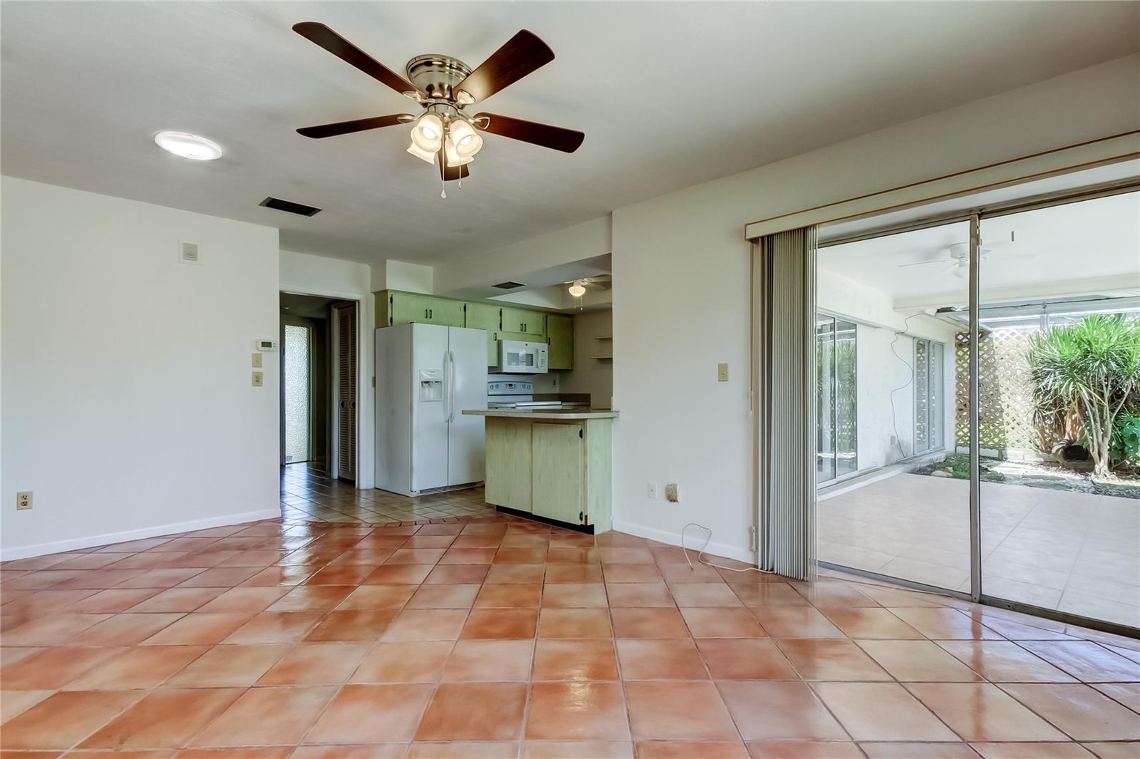Listing photo id 12 for 2972 Compton Court
