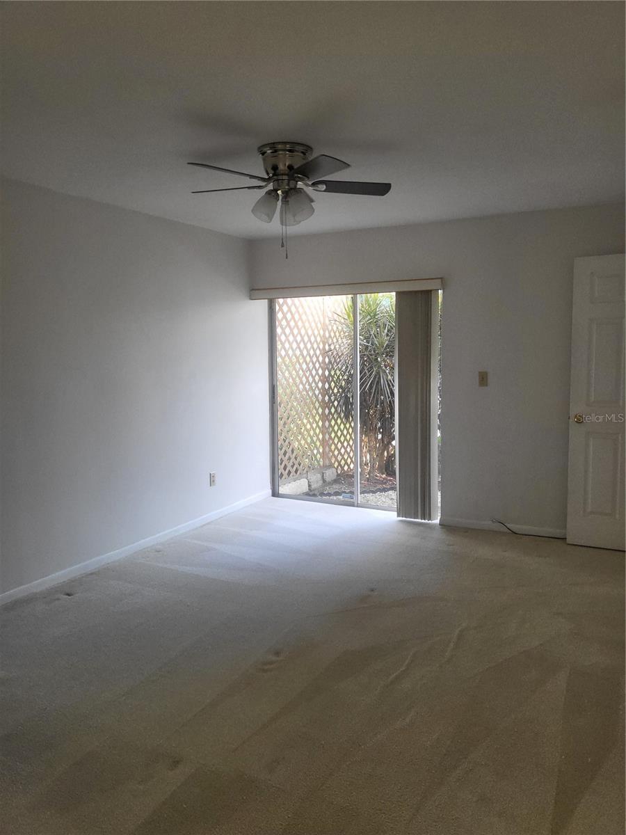 Listing photo id 17 for 2972 Compton Court