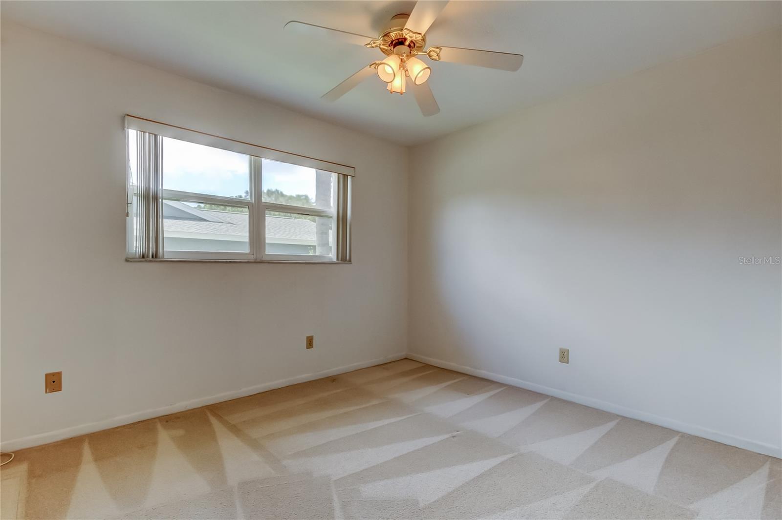 Listing photo id 20 for 2972 Compton Court