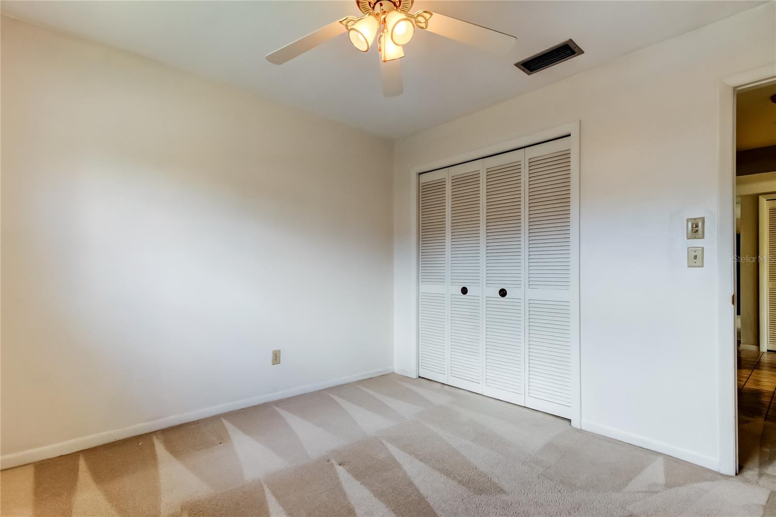 Listing photo id 21 for 2972 Compton Court