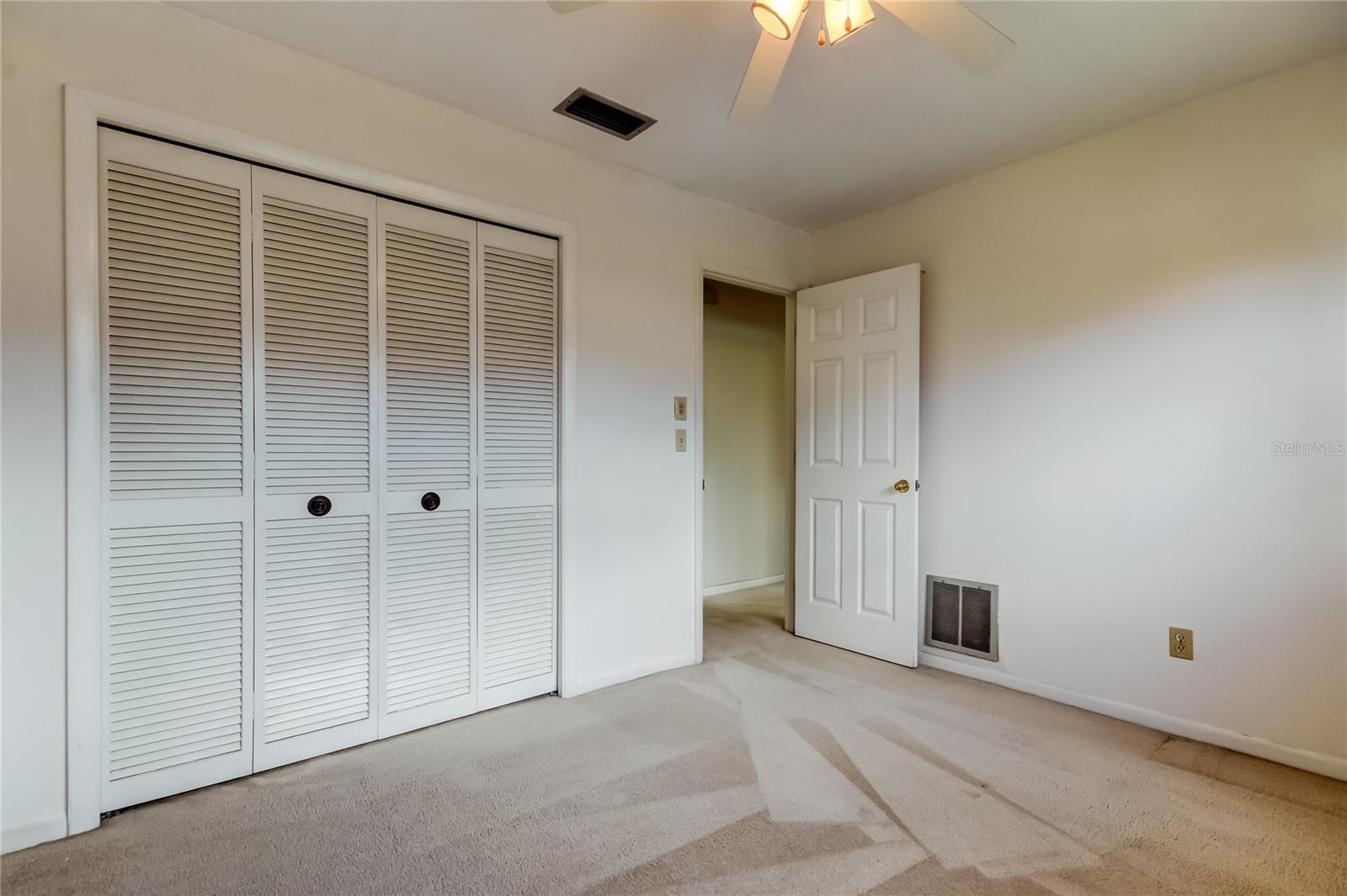 Listing photo id 22 for 2972 Compton Court