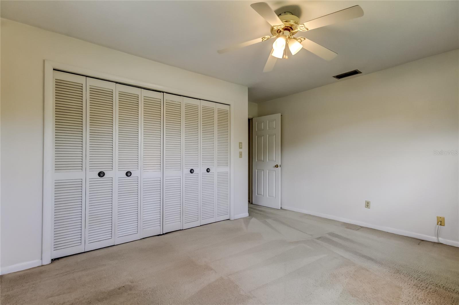 Listing photo id 25 for 2972 Compton Court
