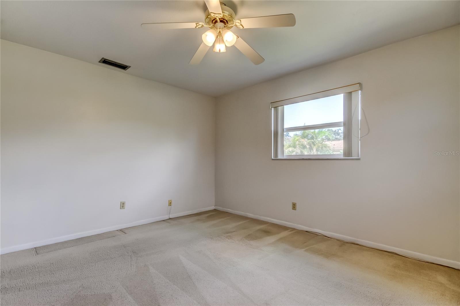 Listing photo id 26 for 2972 Compton Court