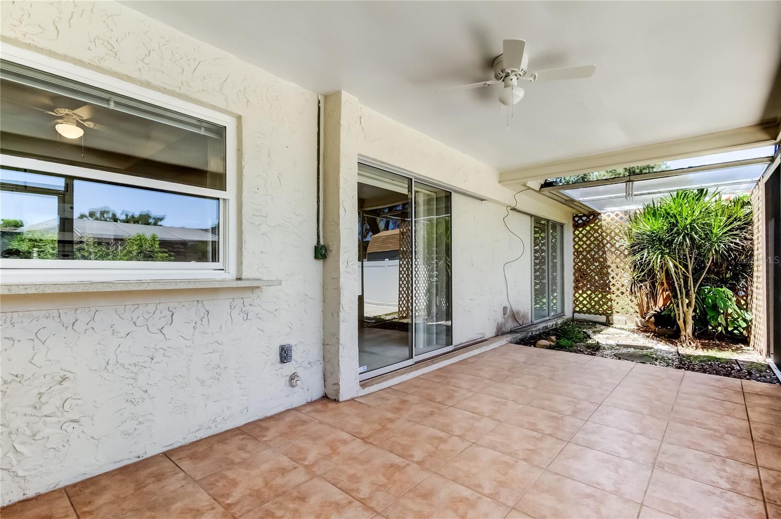 Listing photo id 27 for 2972 Compton Court