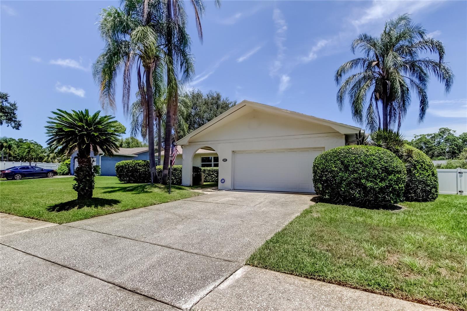 Listing photo id 1 for 2972 Compton Court
