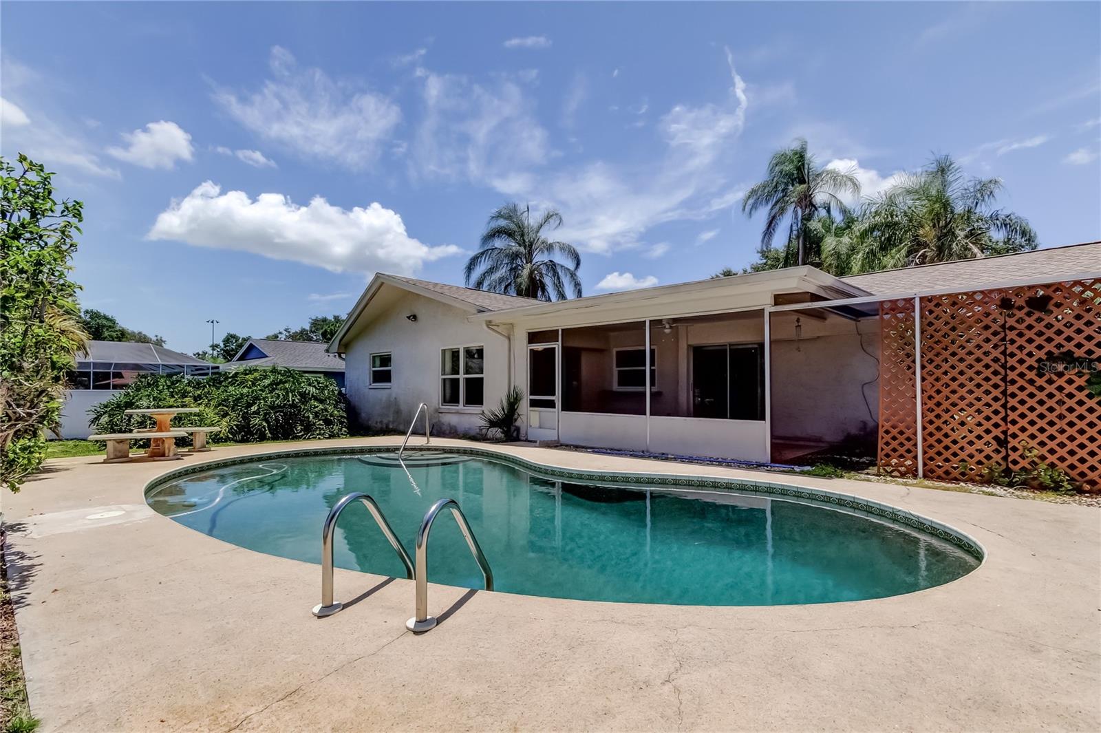 Listing photo id 29 for 2972 Compton Court