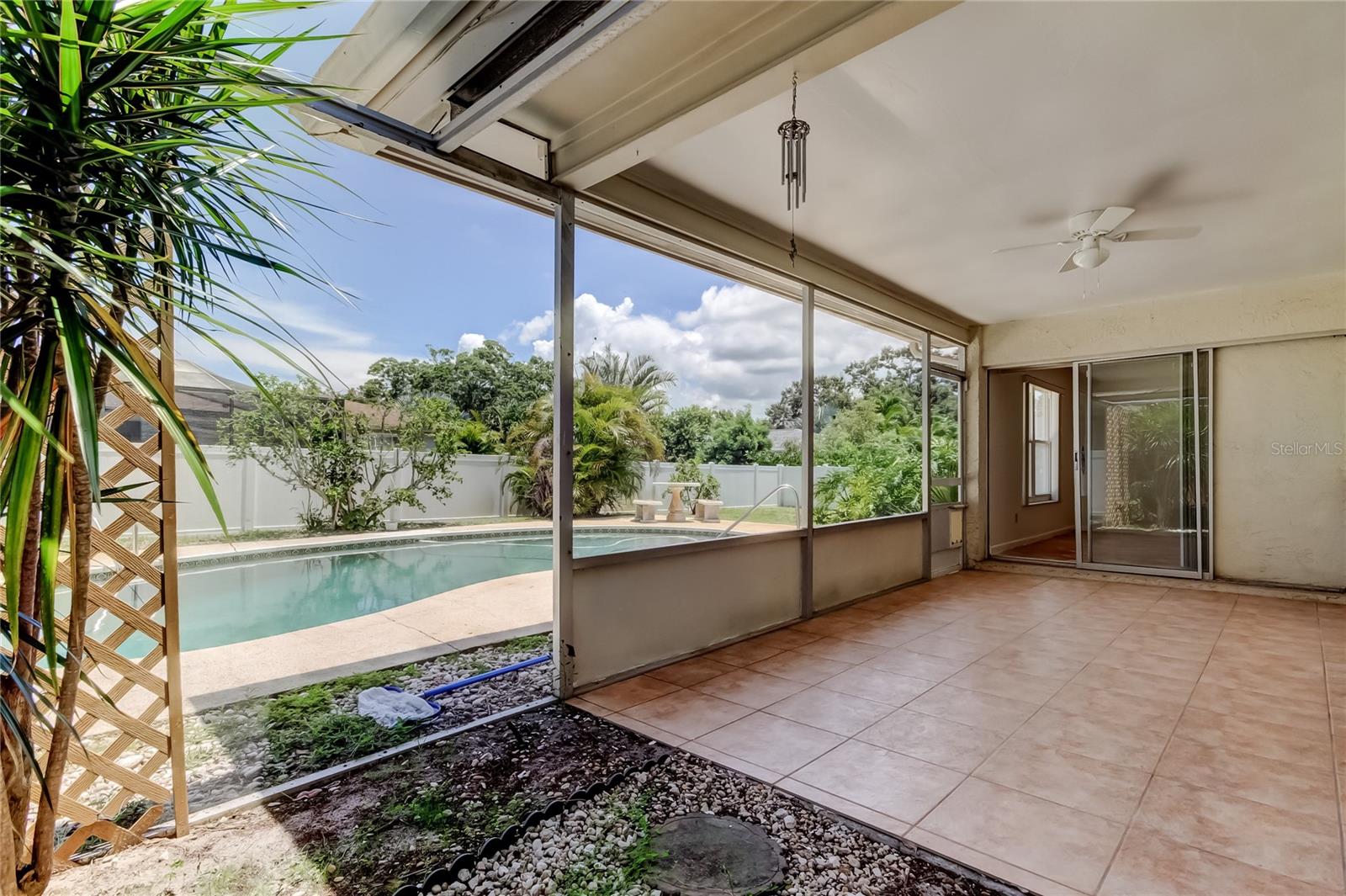 Listing photo id 3 for 2972 Compton Court