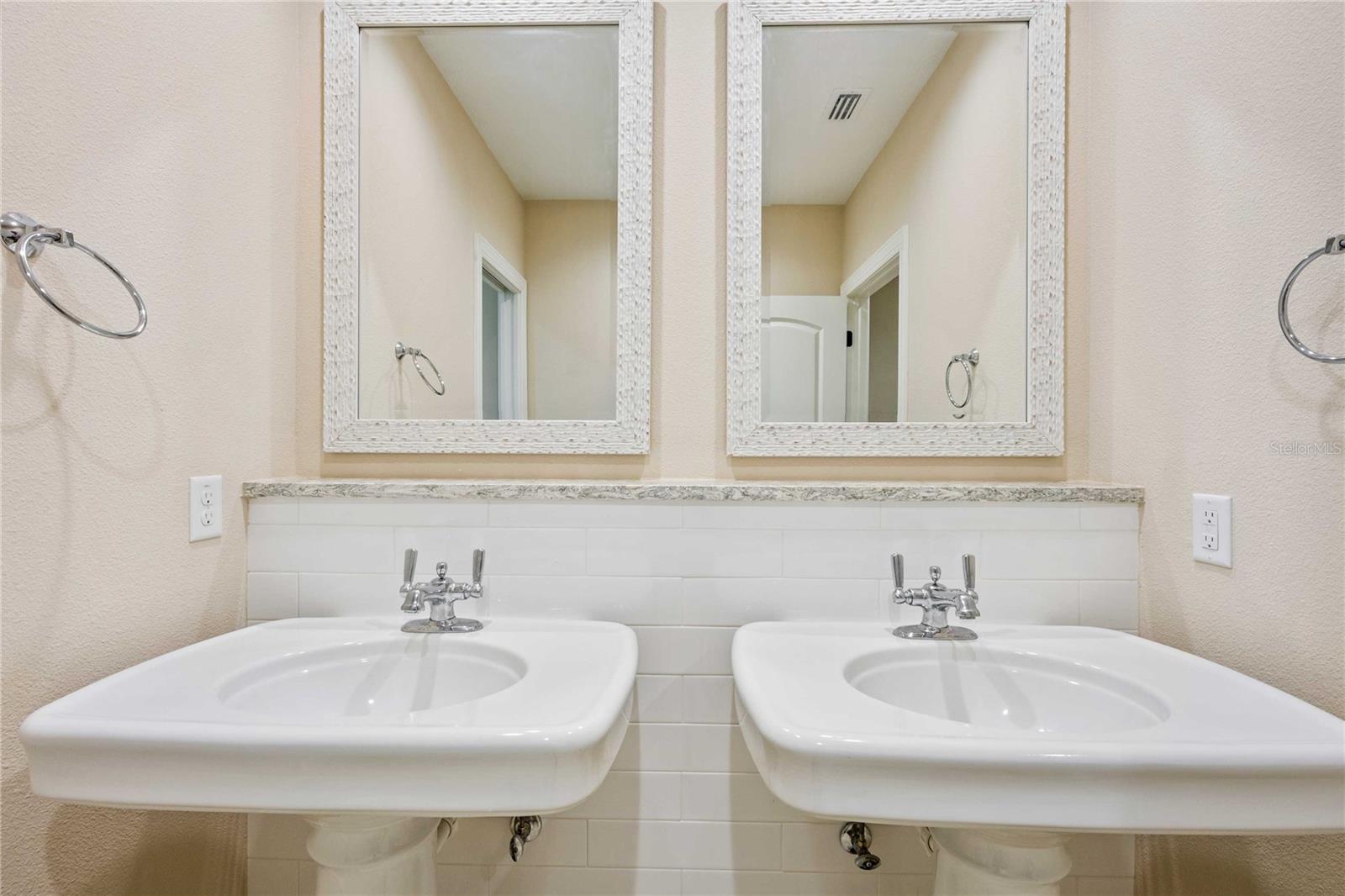 Listing photo id 53 for 13353 Carnoustie Circle