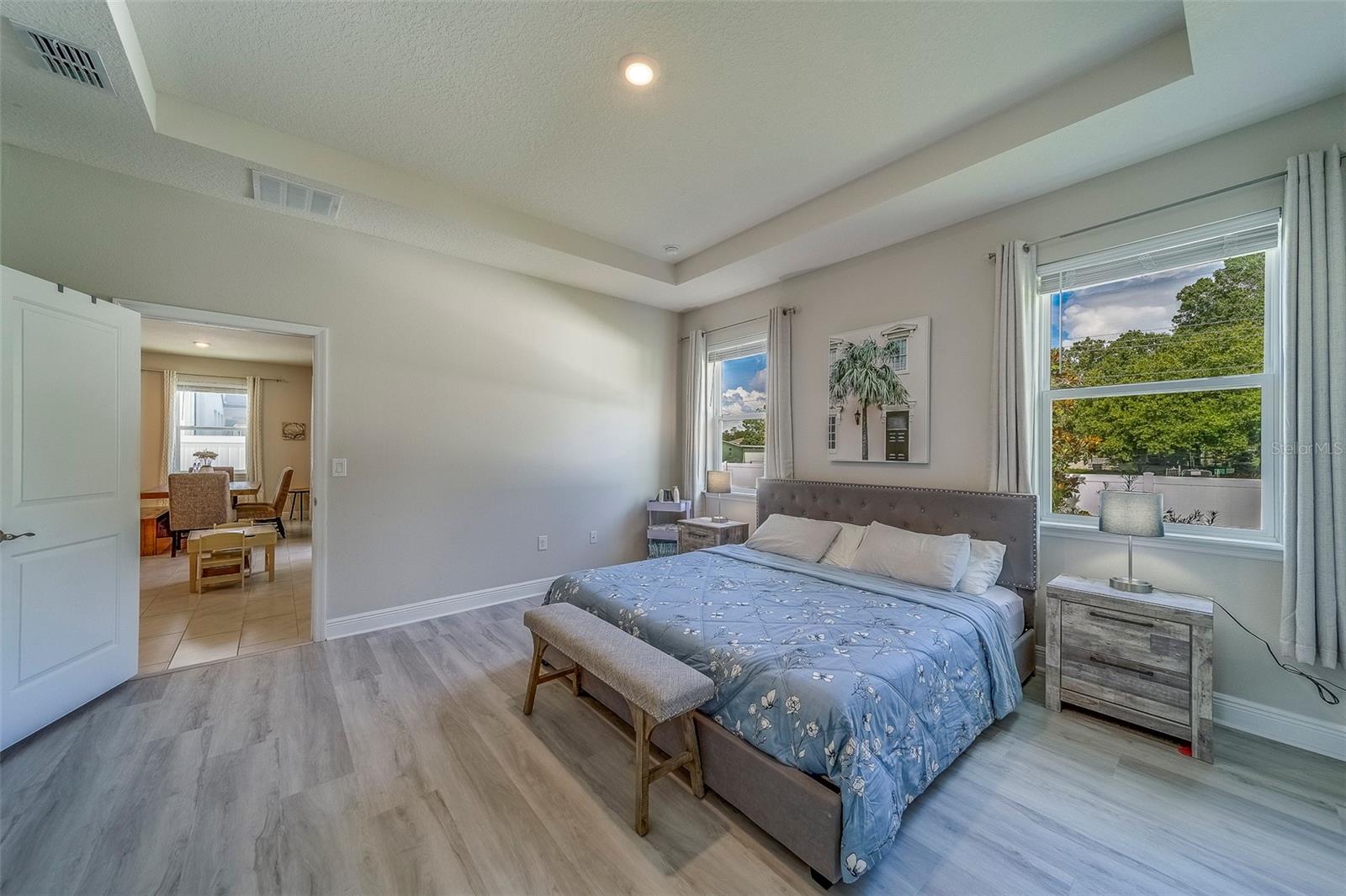 Image 4 of 76 For 10914 Honor Road