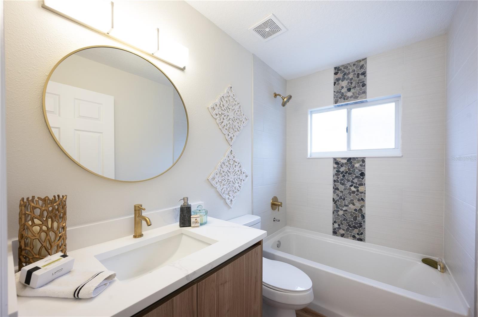 Image 13 of 18 For 11725 Derbyshire Drive