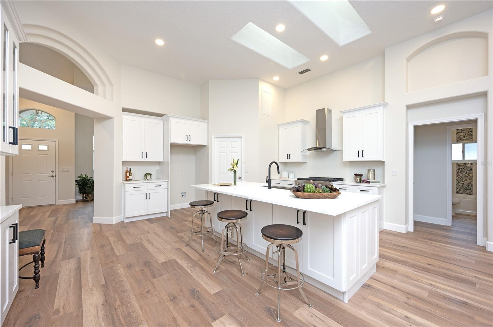 Image 5 of 18 For 11725 Derbyshire Drive