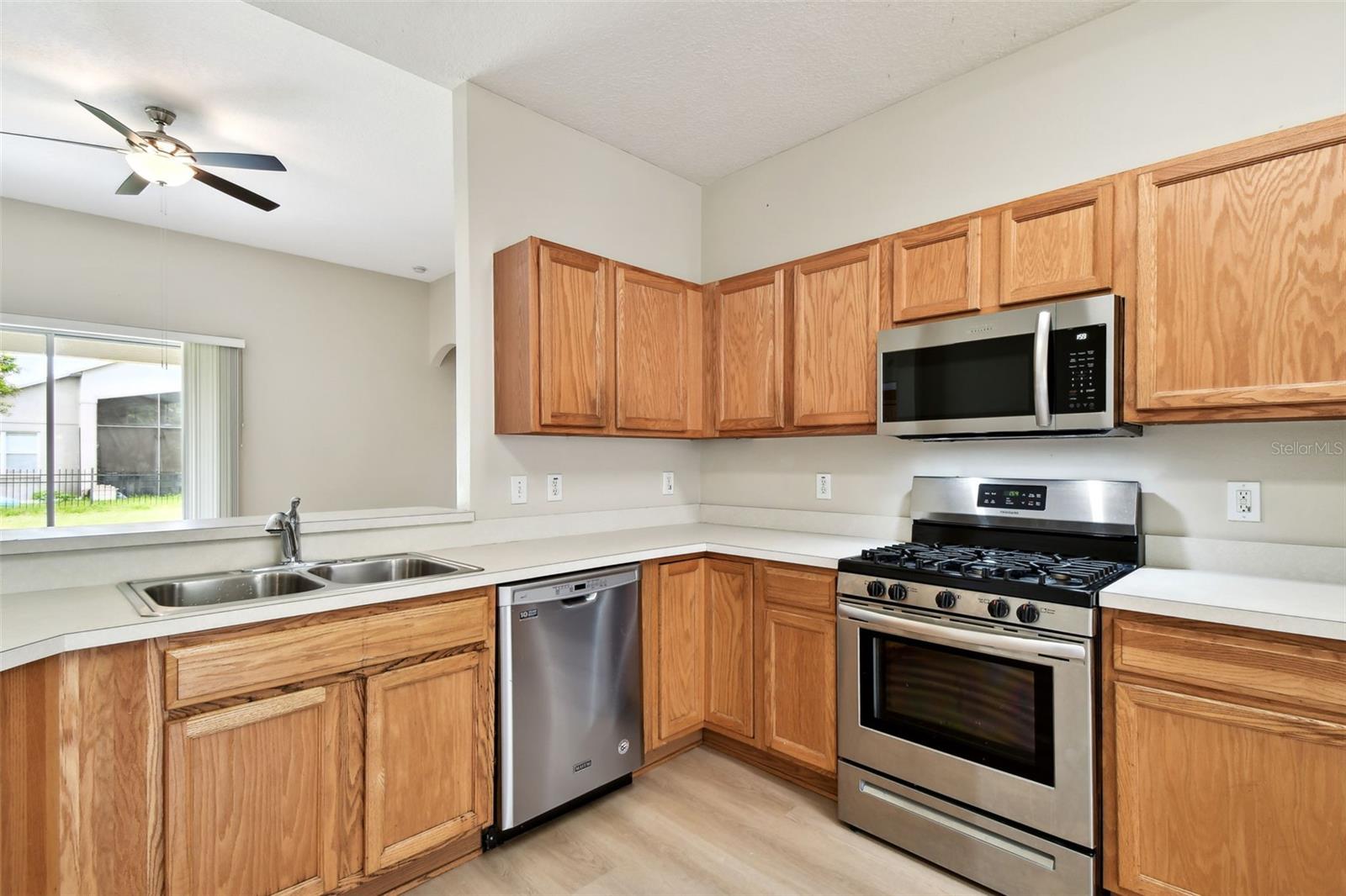 Listing photo id 11 for 2451 Brinley Drive