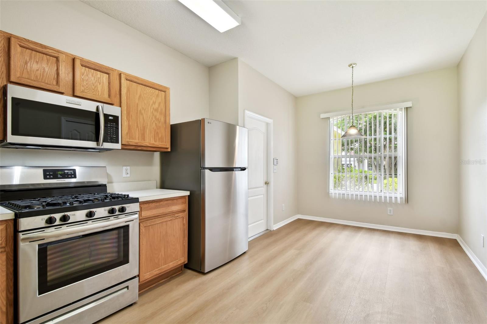 Listing photo id 12 for 2451 Brinley Drive