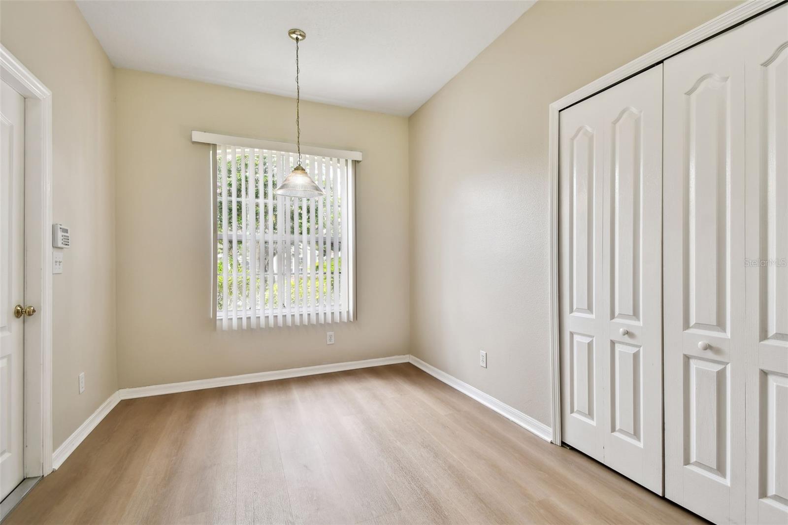 Listing photo id 14 for 2451 Brinley Drive