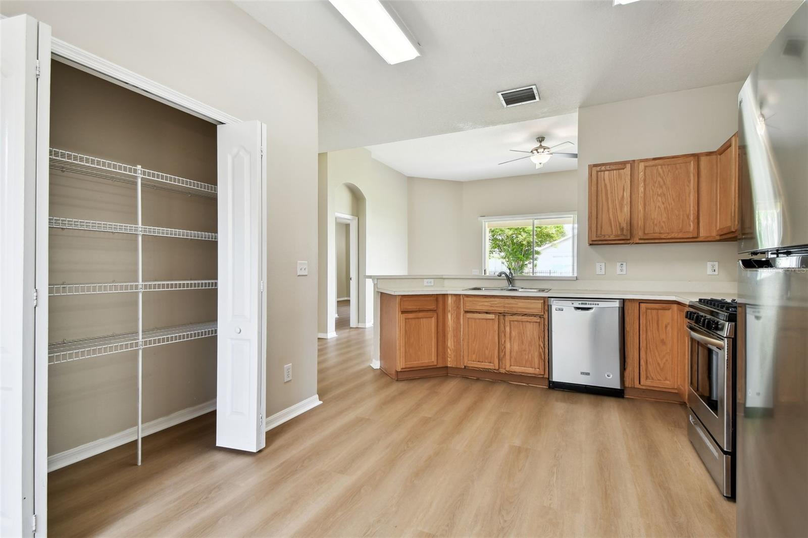 Listing photo id 16 for 2451 Brinley Drive