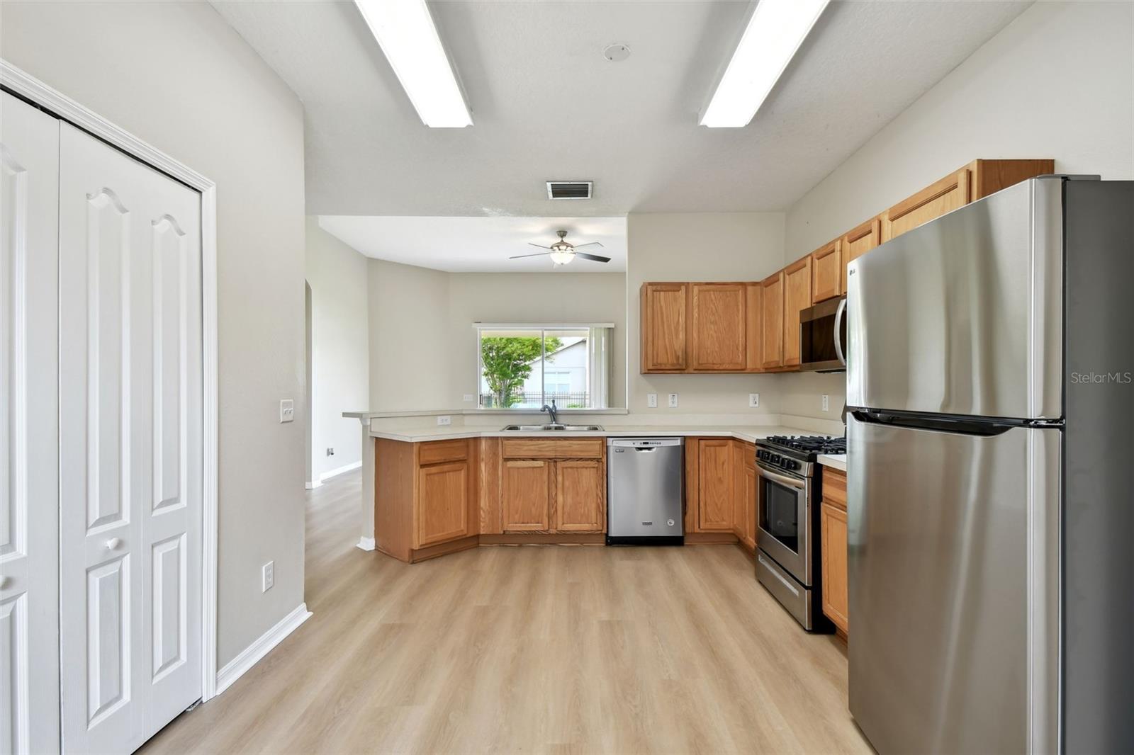 Listing photo id 17 for 2451 Brinley Drive