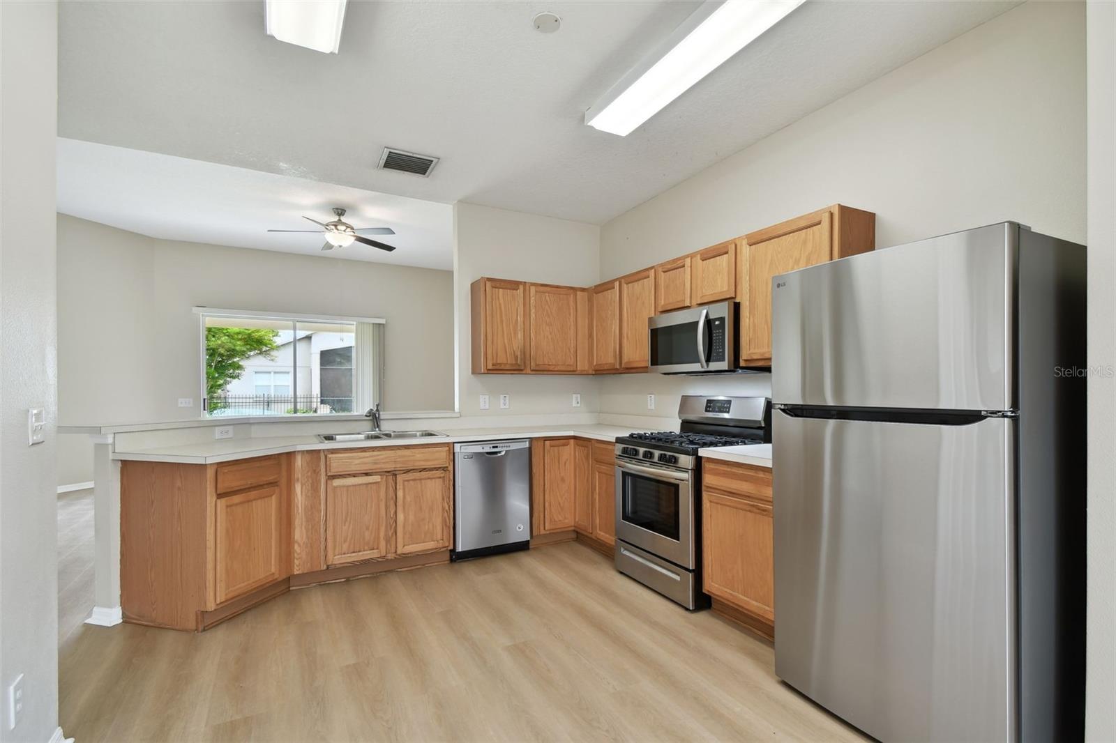 Listing photo id 18 for 2451 Brinley Drive