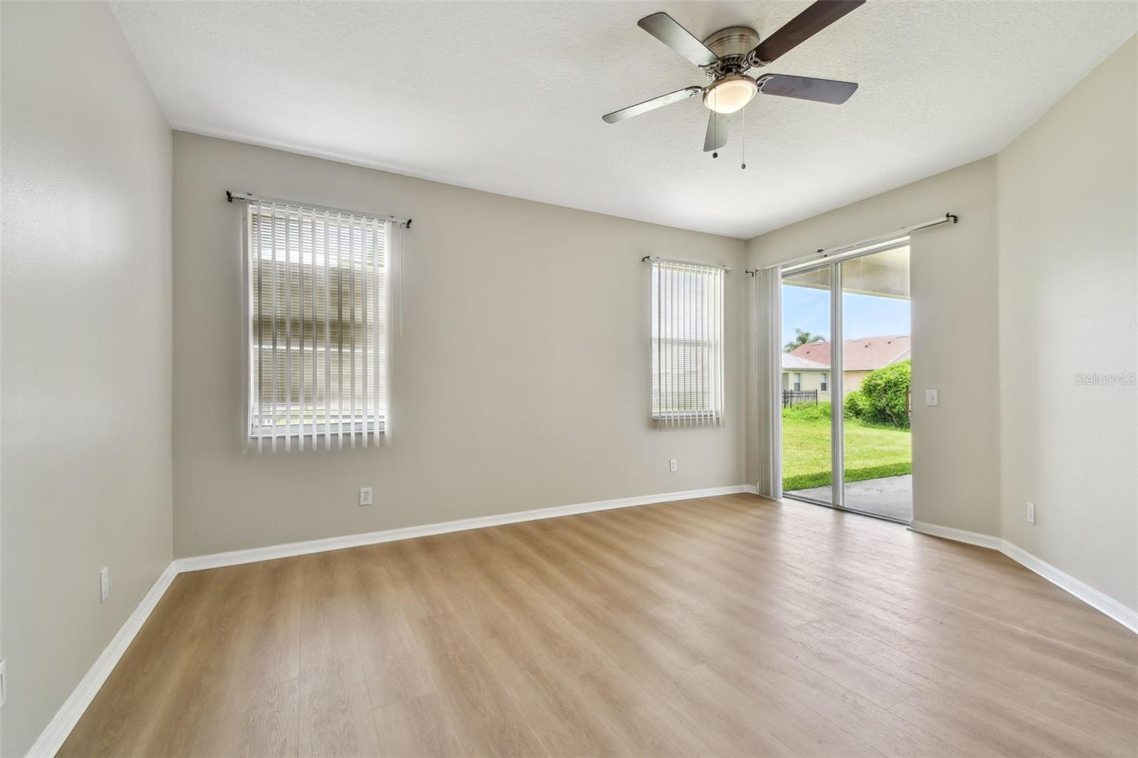 Listing photo id 20 for 2451 Brinley Drive