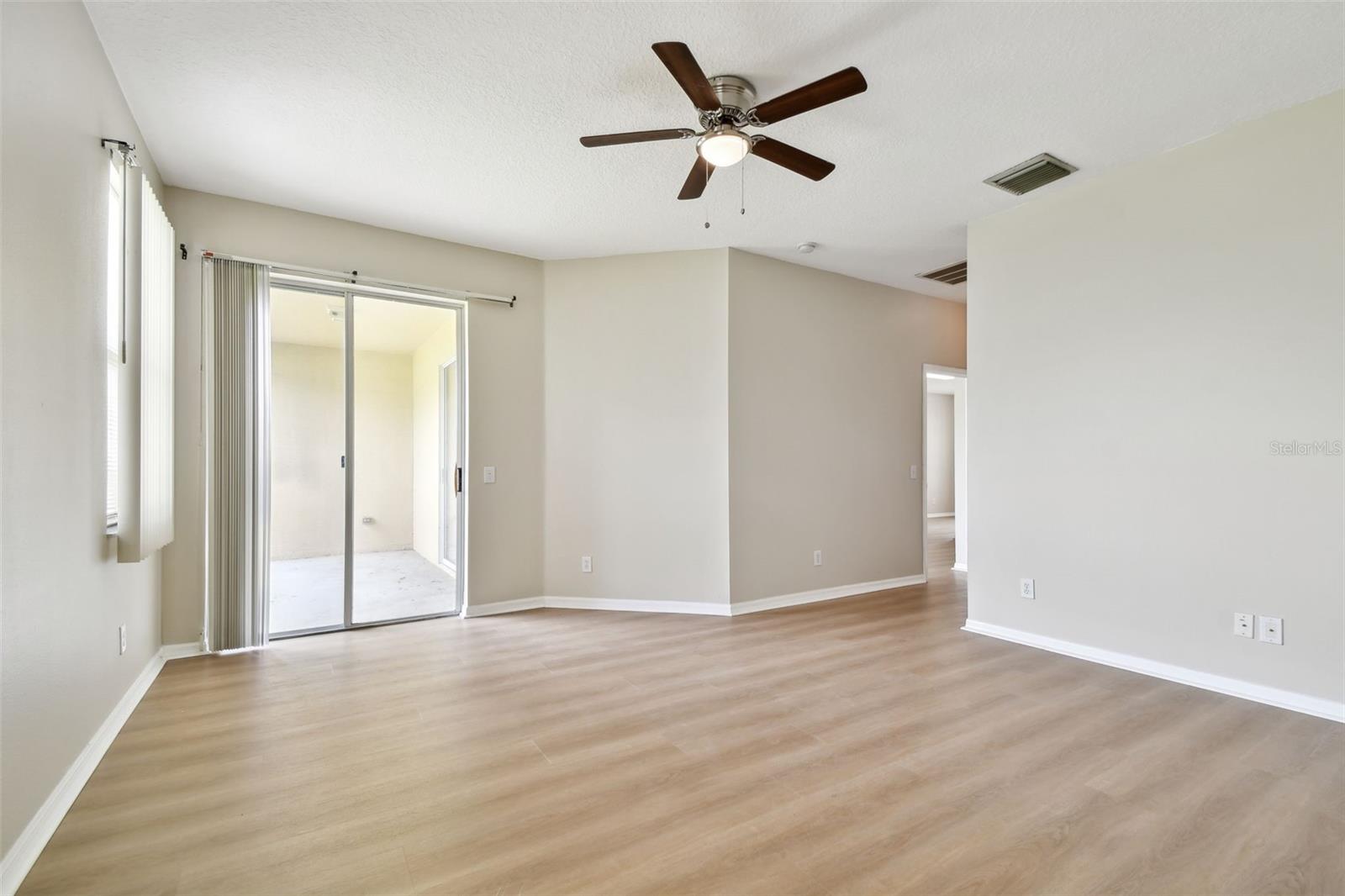 Listing photo id 21 for 2451 Brinley Drive