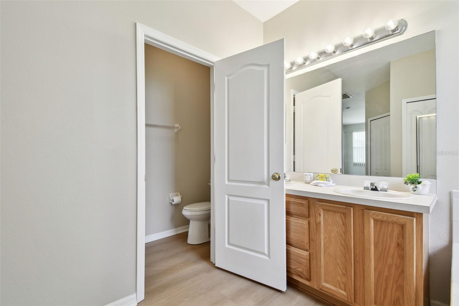 Listing photo id 25 for 2451 Brinley Drive