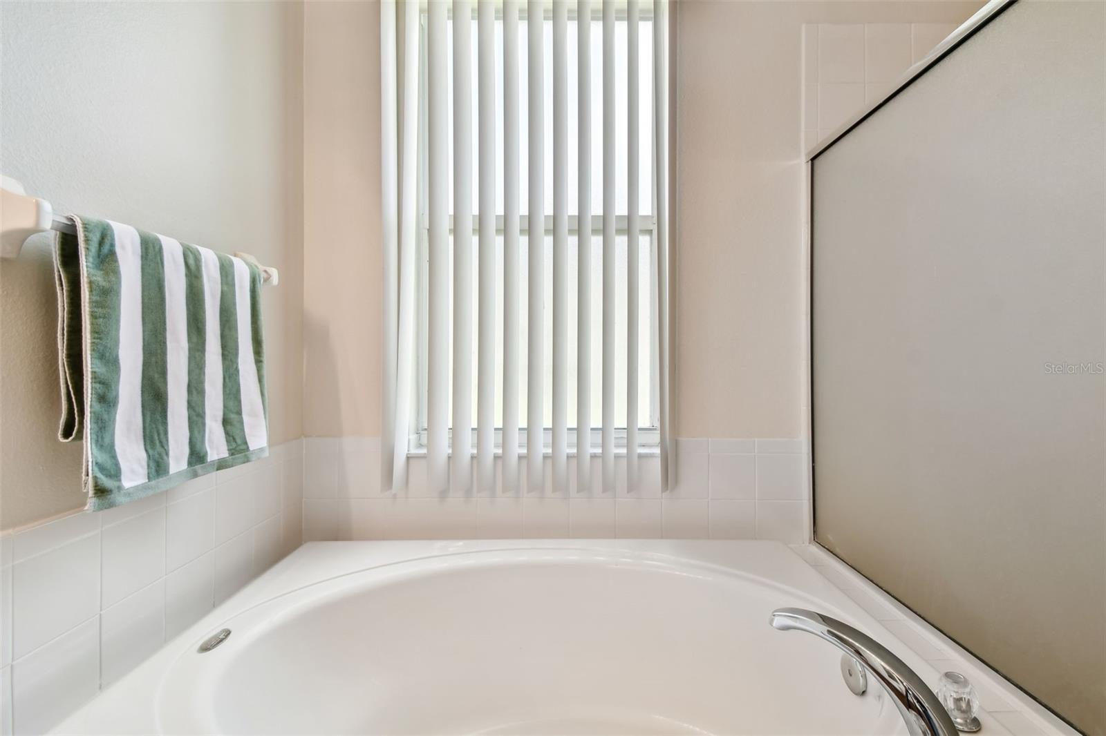 Listing photo id 27 for 2451 Brinley Drive