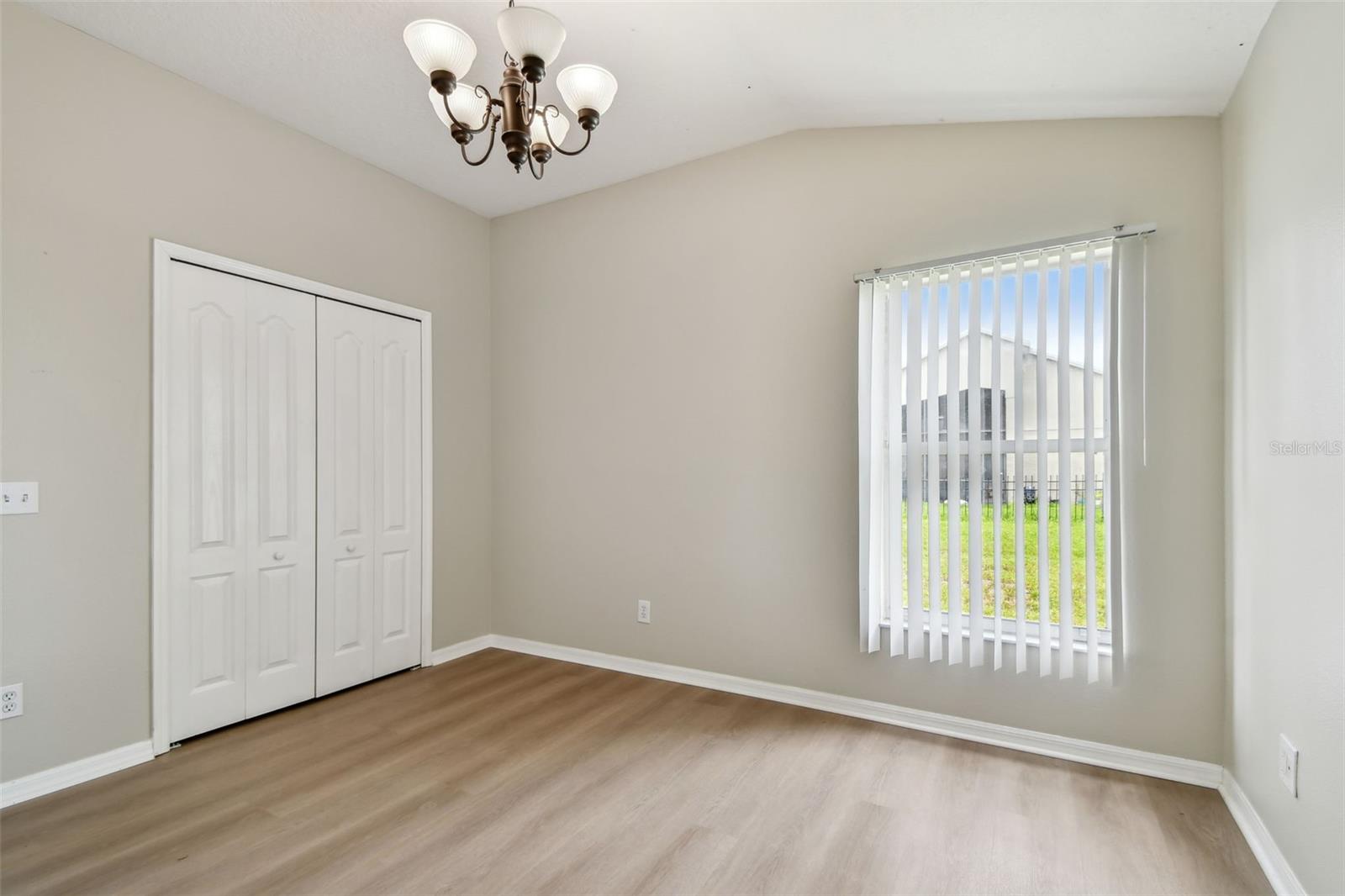 Listing photo id 32 for 2451 Brinley Drive