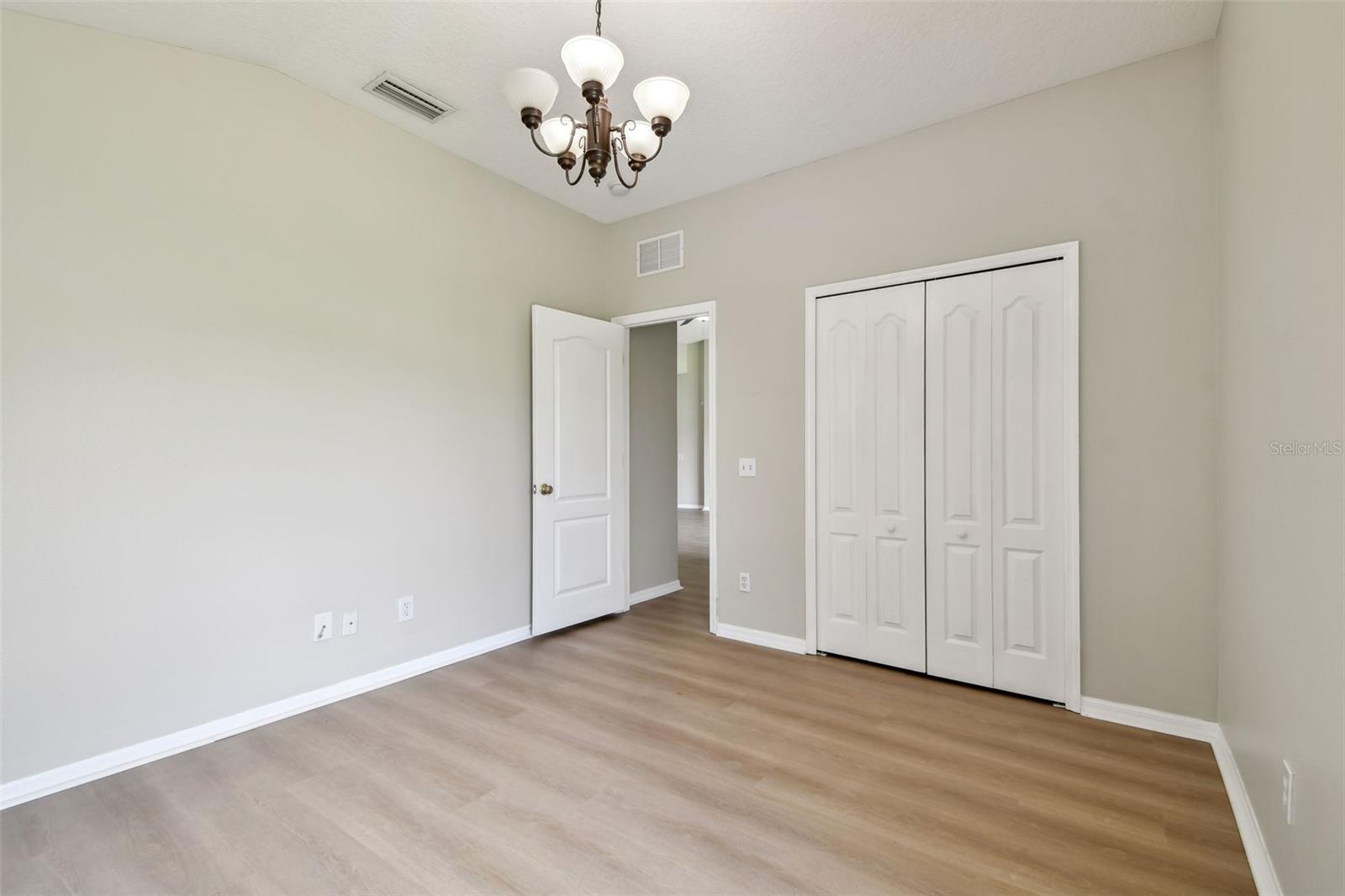 Listing photo id 33 for 2451 Brinley Drive