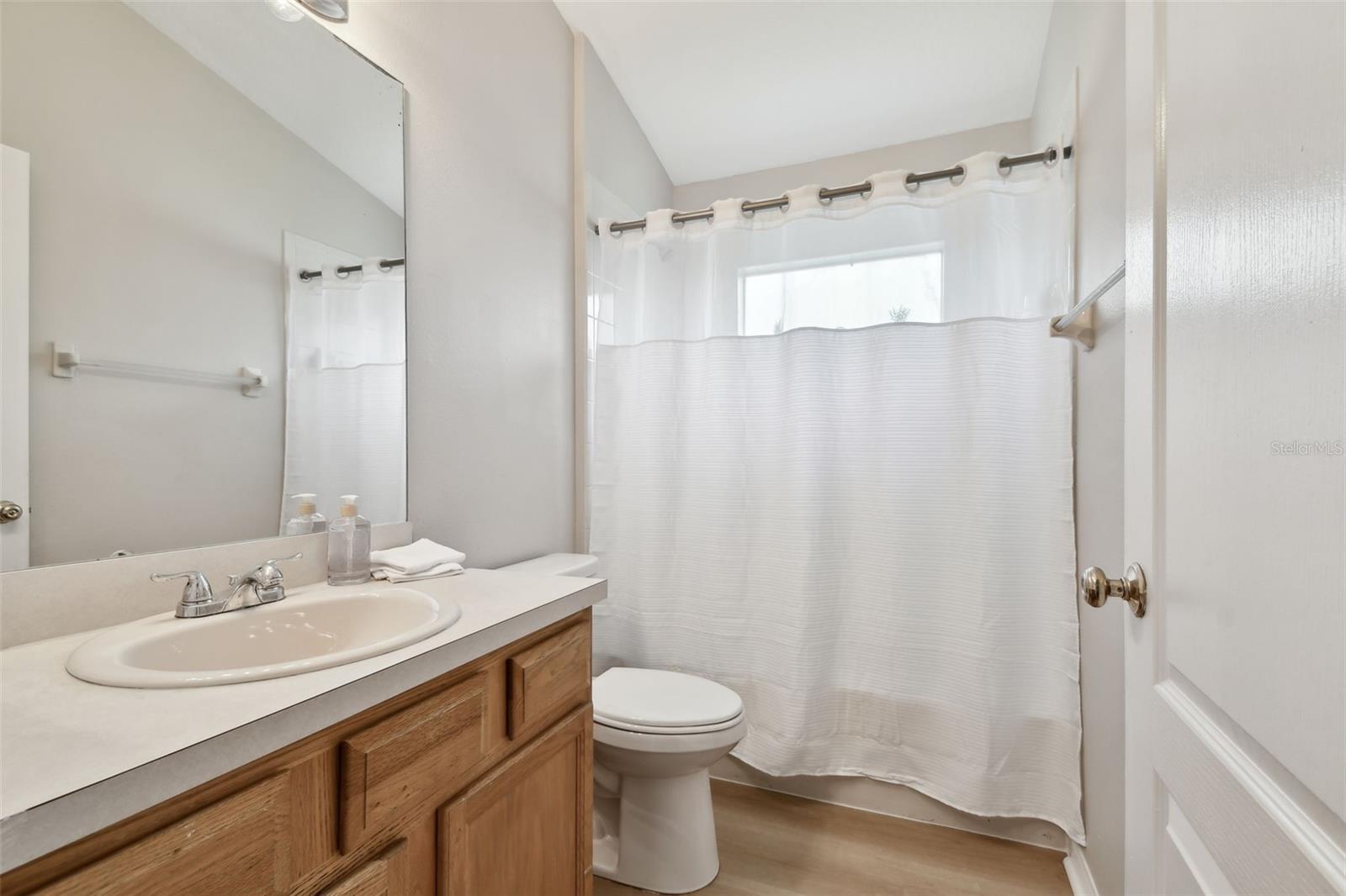 Listing photo id 34 for 2451 Brinley Drive