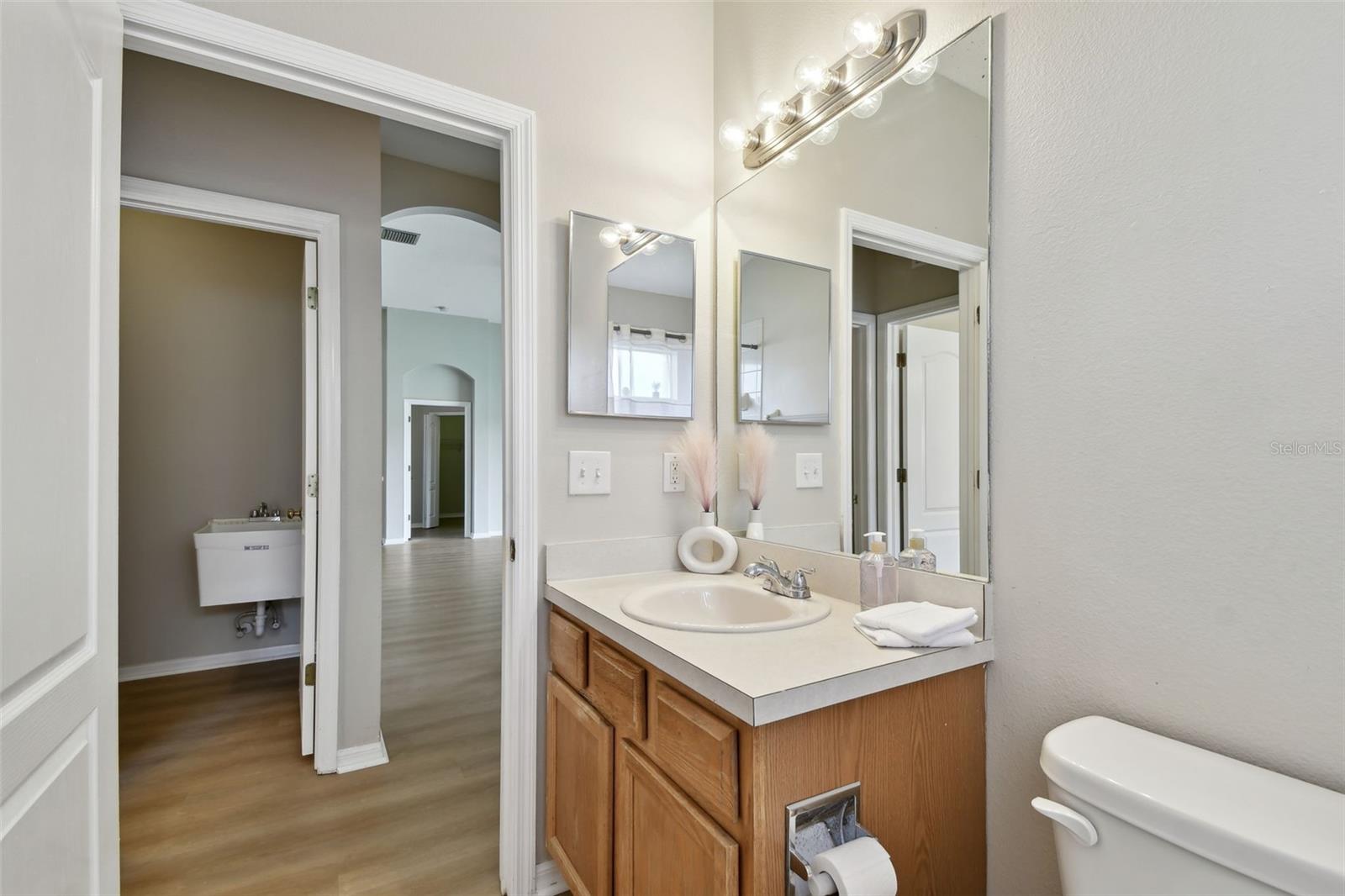 Listing photo id 35 for 2451 Brinley Drive