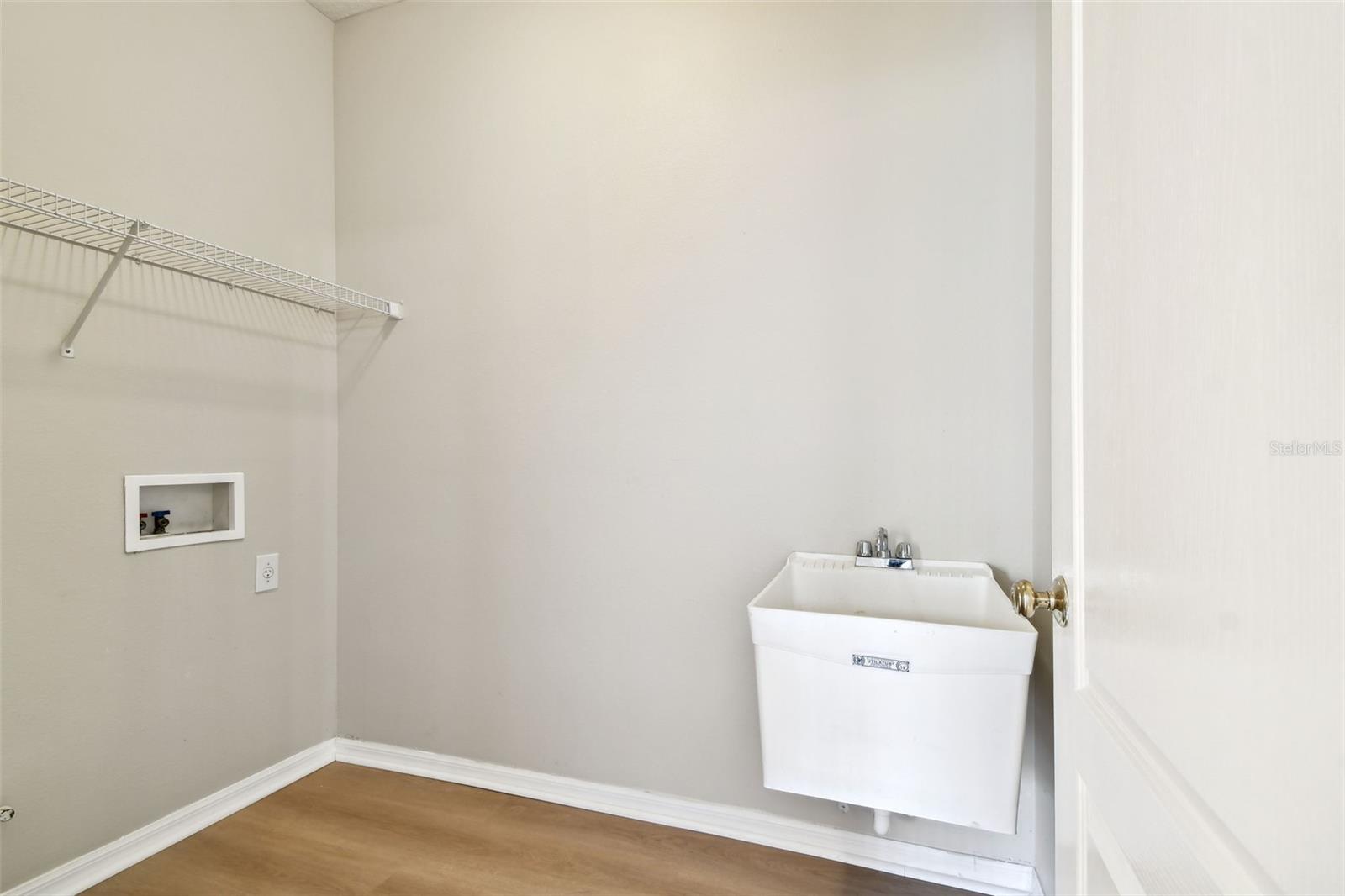 Listing photo id 36 for 2451 Brinley Drive