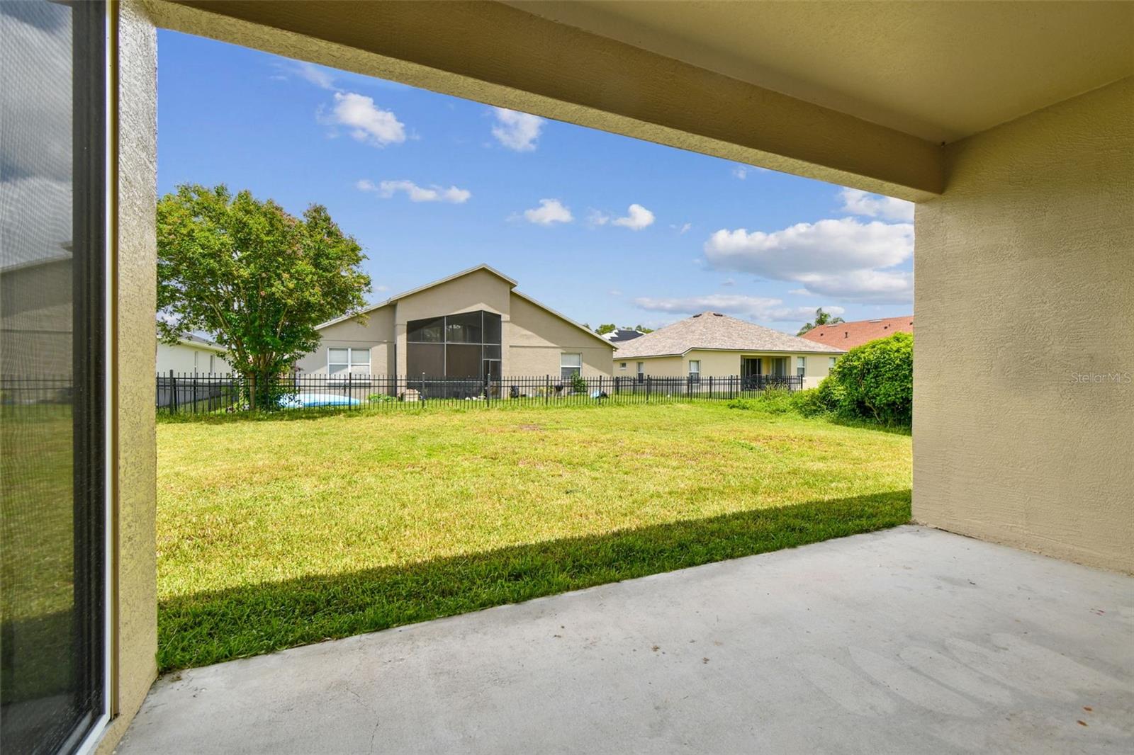Listing photo id 37 for 2451 Brinley Drive