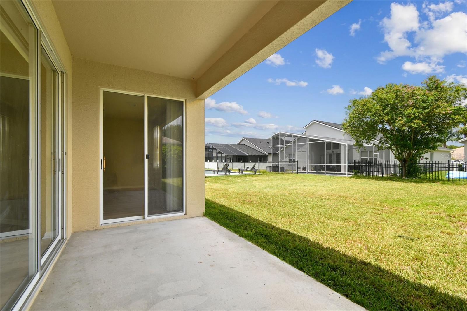 Listing photo id 38 for 2451 Brinley Drive