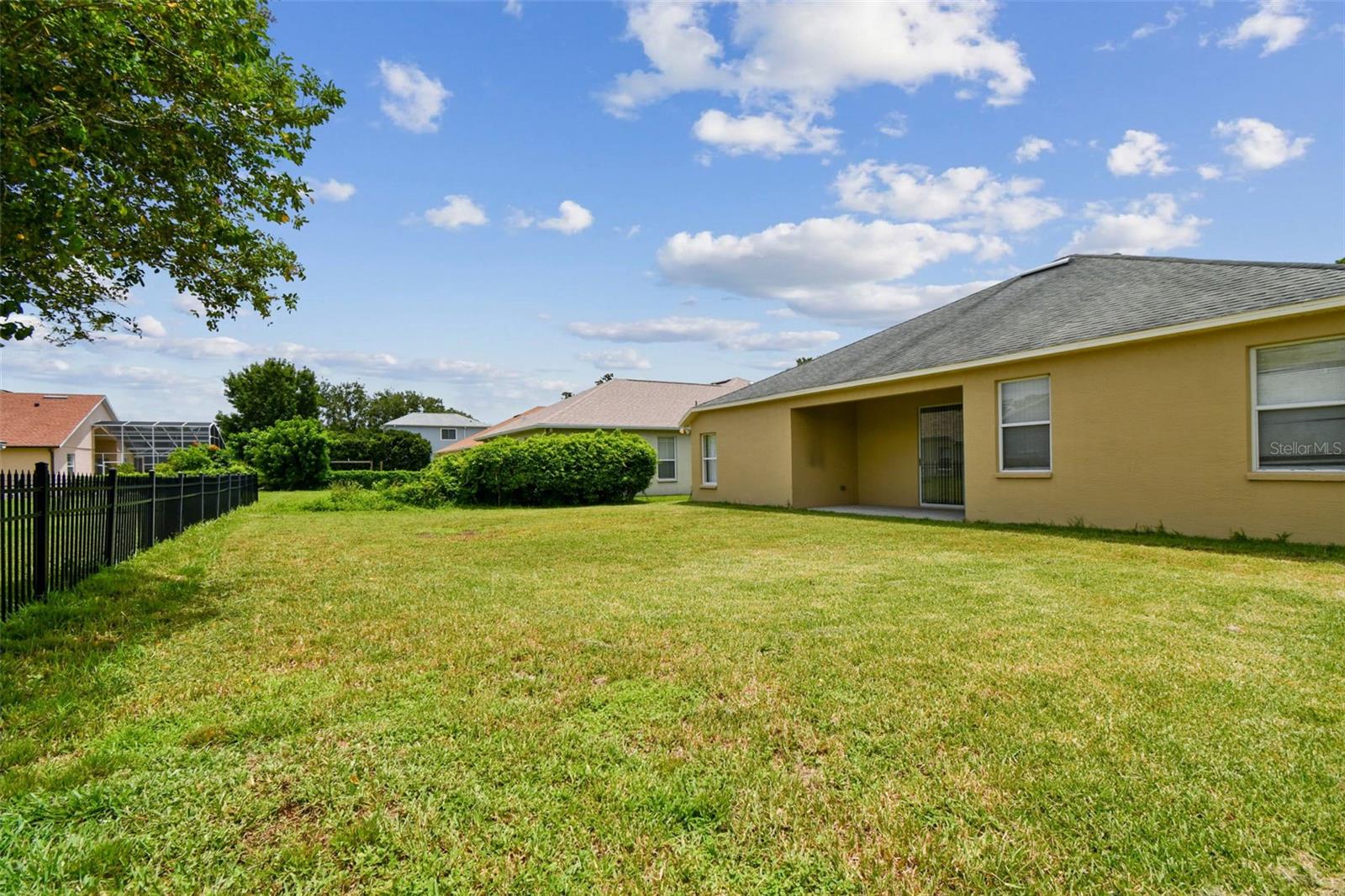 Listing photo id 40 for 2451 Brinley Drive